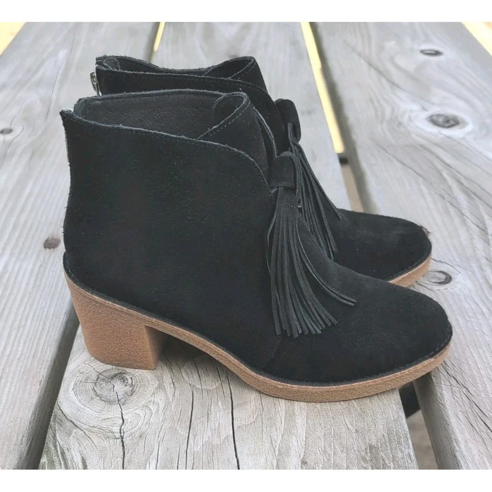 UGG Women's CORIN Ankle Boot 8 US  Black Suede NWOB $140‎ MSRP